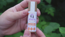 Încarcă și redă videoclipul în vizualizatorul Galerie, Balsam Natural de Buze cu Unt de Cacao și GRAPEFRUT
